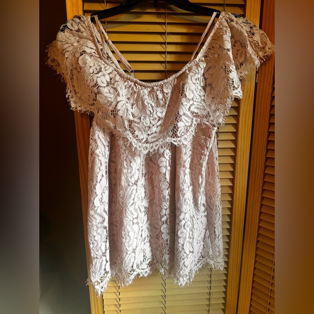 Off-Shoulder Lace ruffle Blouse light mauve color